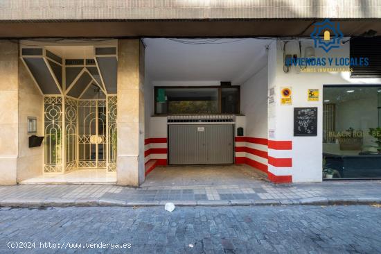 Centro de la ciudad. Amplia plaza de garaje con fácil acceso, junto a Recogidas y San Anton - GRANA