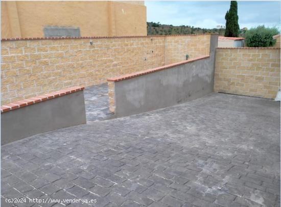 Venta casa seminueva con porche y garaje doble - MALAGA