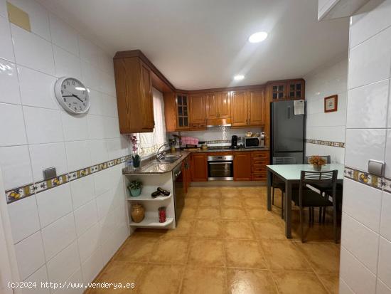 BUNGALOW CON COCHERA Y TERRAZA DELANTERA EN BENEJÚZAR- ALICANTE - ALICANTE