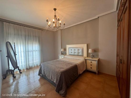 BUNGALOW CON COCHERA Y TERRAZA DELANTERA EN BENEJÚZAR- ALICANTE - ALICANTE