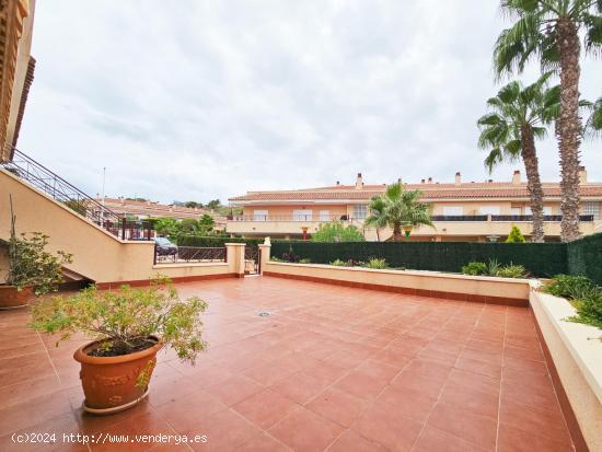 NOVAMAR - BUNGALOW EN PLANTA BAJA CON TERRAZA, PISCINA Y A UN PASO DEL MAR - ALICANTE