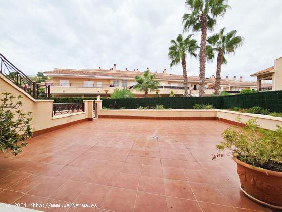 NOVAMAR - BUNGALOW EN PLANTA BAJA CON TERRAZA, PISCINA Y A UN PASO DEL MAR - ALICANTE