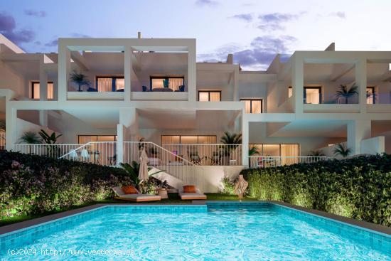 Adosado de 3 dormitorios y 3 baños con vistas al mar en Bahía de Las Rocas, Manilva - MALAGA