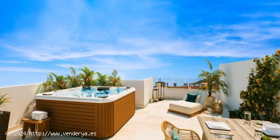 Adosado de 3 dormitorios y 3 baños con vistas al mar en Bahía de Las Rocas, Manilva - MALAGA