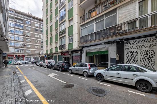 LOCAL COMERCIAL JUNTO A HIPERCOR - GRANADA