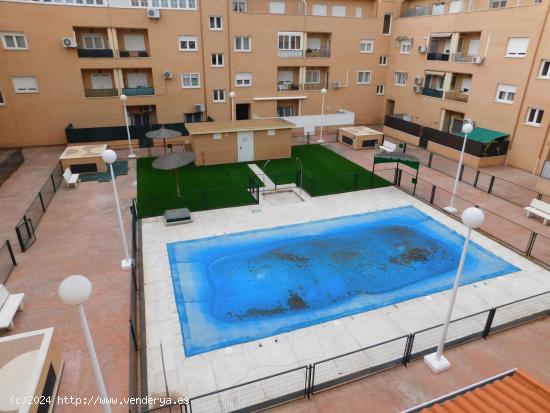 BAJO CON PATIO 2DORM GARAJE TRATERO Y PISCINA - TOLEDO