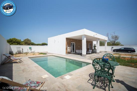 Luminoso chalet de diseño  con piscina privada Pinar de los Franceses - CADIZ