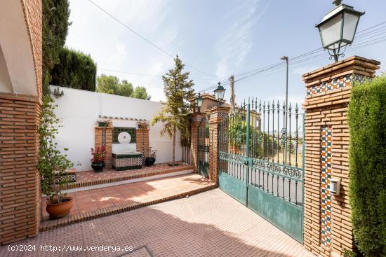 DOS CASAS EN VENTA EN URB. VIÑA DEL REY - GRANADA