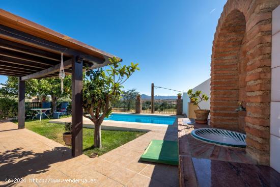 CASA DE ENSUEÑO CON PISCINA EN NIGUELAS - GRANADA