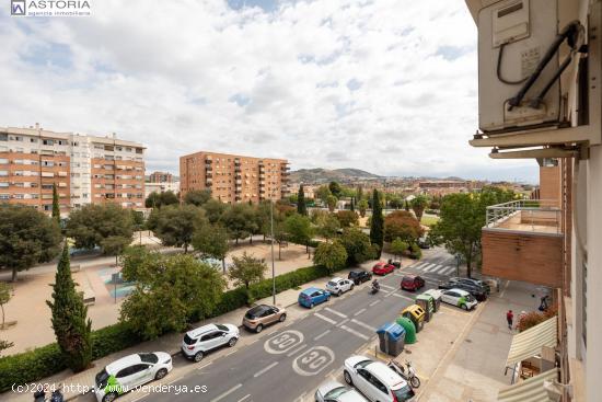 Avda. Federico García Lorca (Piso amueblado con plaza de garaje) - GRANADA