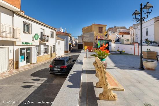 Amplitud y Encanto en Agron: Casa Espaciosa de 7 Dormitorios y 1 Baño - GRANADA