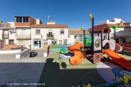 Amplitud y Encanto en Agron: Casa Espaciosa de 7 Dormitorios y 1 Baño - GRANADA