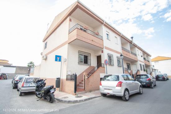 Casa haciendo esquina junto a Correos de Cullar Vega !!! - GRANADA