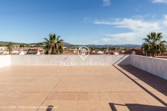 Casa moderna independiente con piscina en La Collada - BARCELONA