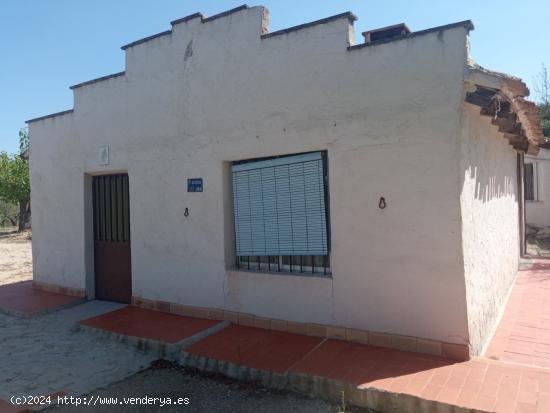 SE VENDE FINCA RUSTICA CON PEQUEÑA CASA Y TERRENO EN COCENTAINA - ALICANTE