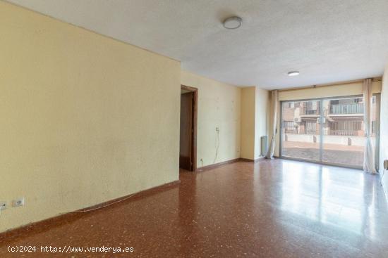 Piso con enorme terraza, y con plaza de garaje y trastero, junto al Paseo del Violón - GRANADA