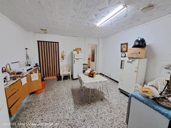 CASA EN BUEN ESTADO A LA VENTA - VALENCIA