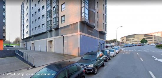 Espacioso Local Comercial en la Ronda de Outeiro ideal para tu negocio - A CORUÑA