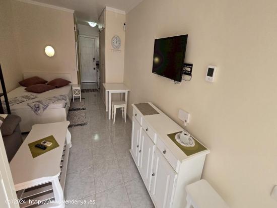 Se vende estudio en Los Cristianos con terraza  vista mar - SANTA CRUZ DE TENERIFE