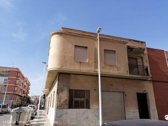 EDIFICIO ESQUINA DE DOS PLANTA PARA REFORMAR O SOLAR PARA CONSTRUIR - ALICANTE