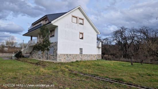 SE VENDE CASA CON TERRENO EN MAGAZ DE ABAJO - LEON