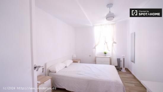 Habitación moderna en apartamento de 4 dormitorios en Camins al Grau. - VALENCIA