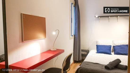 Se alquila habitación en piso de 3 dormitorios en L'Hospitalet de Llobregat - BARCELONA