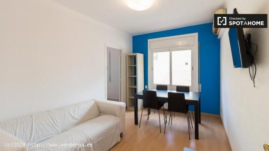 Se alquila habitación en apartamento de 3 dormitorios en Barcelona - BARCELONA