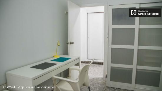 Habitación en apartamento de 10 habitaciones en Ciutat Vella - VALENCIA