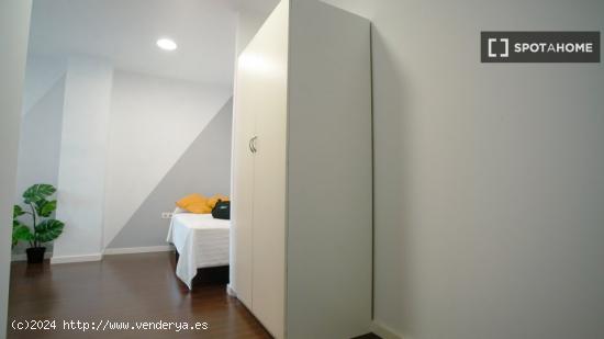 Habitación individual con baño privado. Zaragoza - ZARAGOZA