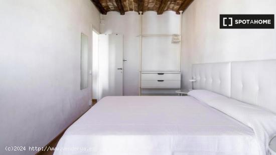 Habitación en apartamento de 3 dormitorios en El Raval - BARCELONA