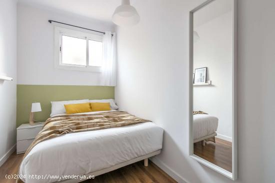 Se alquila habitación en piso compartido en Gracia. - BARCELONA