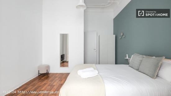 Se alquila habitación en piso compartido en Gracia. - BARCELONA