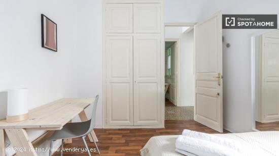 Se alquila habitación en piso compartido en Gracia. - BARCELONA