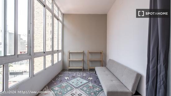 Se alquila habitación en piso compartido en Gracia. - BARCELONA