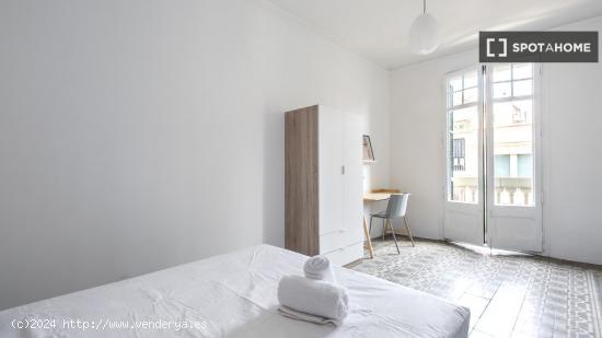 Se alquila habitación en piso compartido en Gracia. - BARCELONA