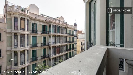 Se alquila habitación en piso compartido en Gracia. - BARCELONA