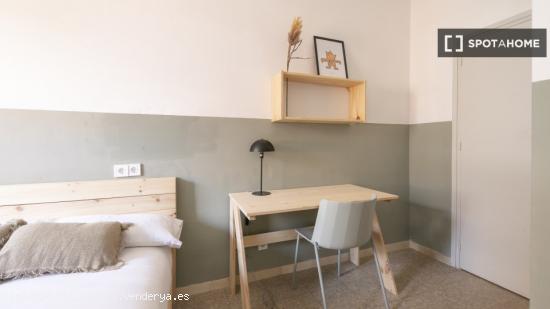 Se alquila habitación en piso compartido en Gracia. - BARCELONA