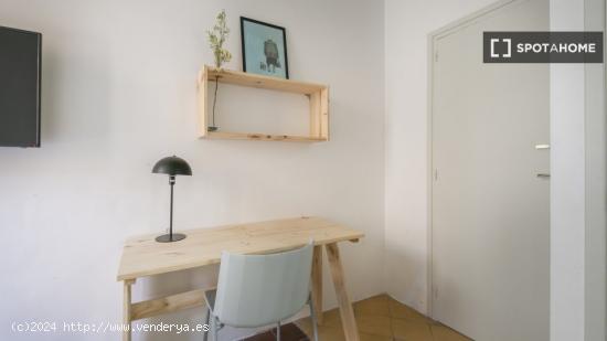 Se alquila habitación en piso compartido en Gracia. - BARCELONA