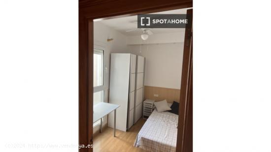 Habitación en piso compartido en barcelona. - BARCELONA