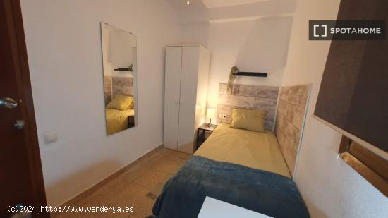 Habitación en piso compartido en valencia. - VALENCIA