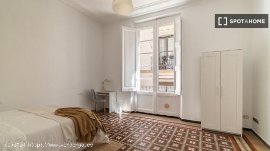 Habitación en piso compartido en barcelona. - BARCELONA