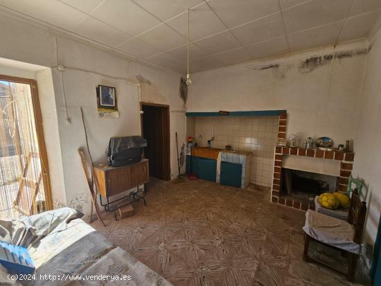 SE VENDE TERRENO CON CASA PARA REFORMAR - MURCIA