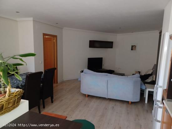 ¡Oportunidad única! Amplio apartamento en planta baja con terraza en Carrechiquilla - PALENCIA