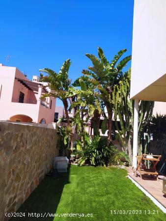 Se alquila espectacular Chalet con piscina en Aguadulce - ALMERIA