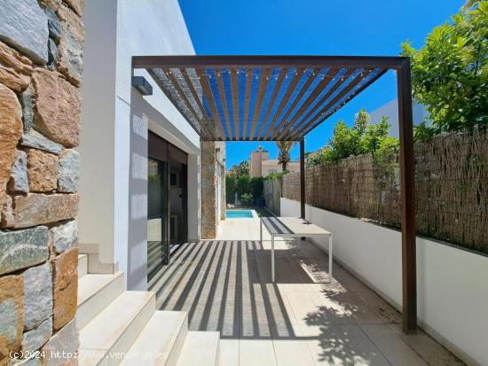 CHALET INDEPENDIENTE EN MONTEZENIA, ORIHUELA COSTA - ALICANTE