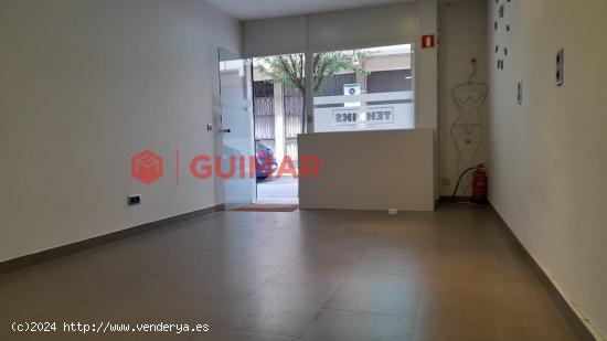 Local Comercial en Calle Eduard Toldrá: Ideal para Pequeña Empresa - BARCELONA