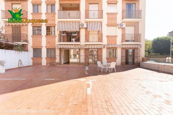 Piso con enorme terraza, y con plaza de garaje y trastero, junto al Paseo del Violón - GRANADA