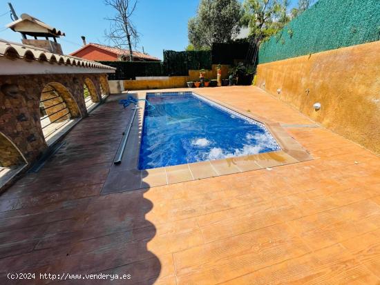 Espectacular chalet en Mas Mora: Dos viviendas en una, con piscina y zona de barbacoa - BARCELONA