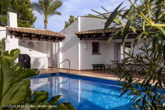 VILLA DE LUJO CON PISCINA PRIVADA Y CASA DE INVITADOS - BALEARES